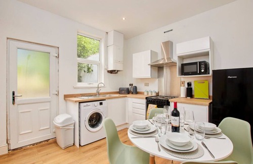 Sheffield House | Charming House Great Location Free Parking Fast Wifi Smart TV