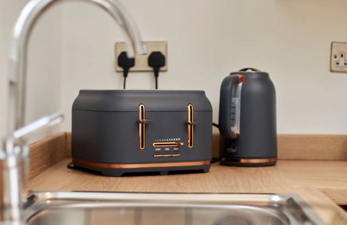 Sheffield House | Charming House Great Location Free Parking Fast Wifi Smart TV