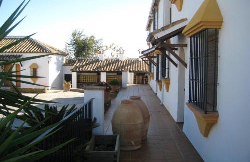 Hornachuelos House | Charming House in Hornachuelos with Shared Pool