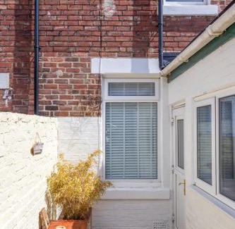 South Shields House | Charming house in South Shields-Sleep 6 -Parking
