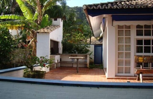 Barequecaba House | Charming house of architect, 80 meters from the beach, within Condominium.