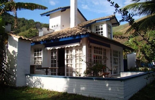Barequecaba House | Charming house of architect, 80 meters from the beach, within Condominium.