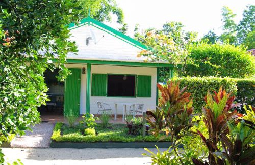 Foulpointe House | Charming house with sea view in Foulpointe + Enclosed garden.