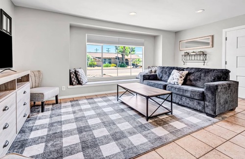 Scottsdale Estates Ten House | Charming house with pool, central AC, washer/dryer, full kitchen & grill