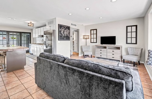 Scottsdale Estates Ten House | Charming house with pool, central AC, washer/dryer, full kitchen & grill