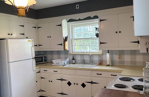 Boston Heights Other | Charming Hudson Farmhouse on 12 Acres - 2 Miles from Cuyahoga Valley Nat’l Park