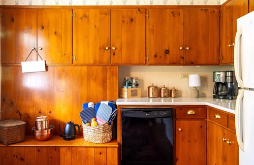 Grafton Other | Charming In Village Farmhouse - steps to Historic Grafton Inn