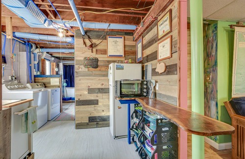 Kansas City Apartment | Charming Kansas City Studio with Fire Pit!