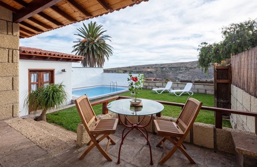 Arico el Nuevo Cottage | Charming La Jara House with Private Pool and Stunning Mountain Views i
