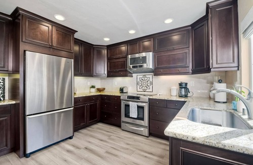 San Diego Villa | Charming La Jolla Area, 4bd/2bth w/Putting Green and NEW Ping Pong Table!