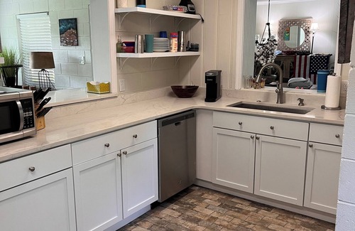 Cobb House | Charming lake house on Lake Blackshear. In Warren slew, very good location.