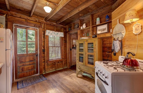 Franklin Cabin | Charming lakefront cabin close to Acadia National Park