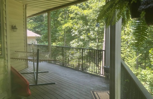 Tellico Village Apartment | Charming Lakeside 2-bedroom suite with WiFi, AC in welcoming Tellico Village