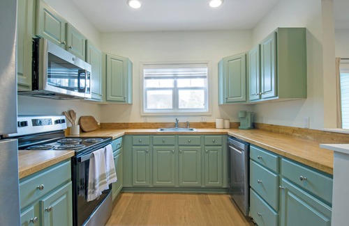 Lewes Condo | Charming Lewes/Rehoboth Retreat﻿, Pet Friendly!