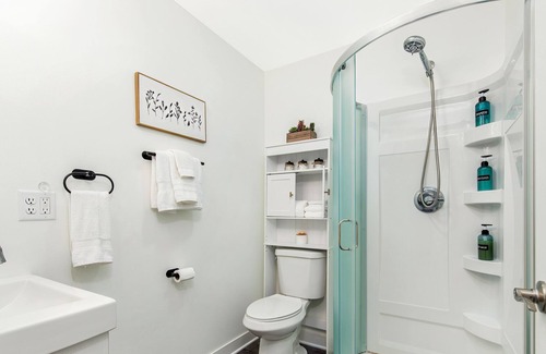 Moline Apartment | Charming Loft Studio near John Deere & Vibrant Arena!