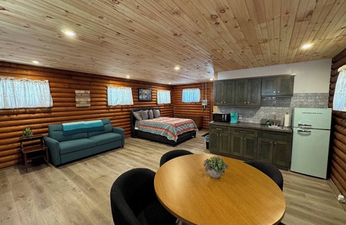 Cambridge Cabin | Charming log cabin on back gravel road with peace, quiet & the amenities of home