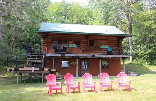 Emily Cabin | Charming Log Cabin on Beautiful Lake Butterfield