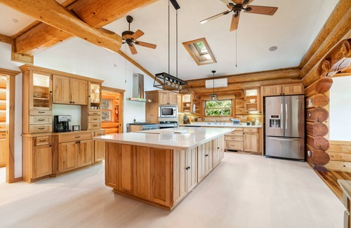 New Tazewell Cabin | Charming log home with stunning lakefront views, hot tub, boat rental available