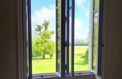 Raveau House | Charming manor house with pool and spa access