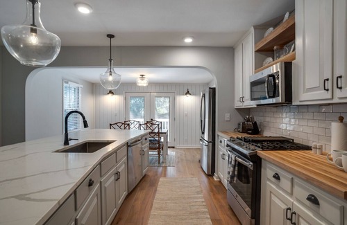 Glenview-Pinegrove House | Charming Midtown Gem!