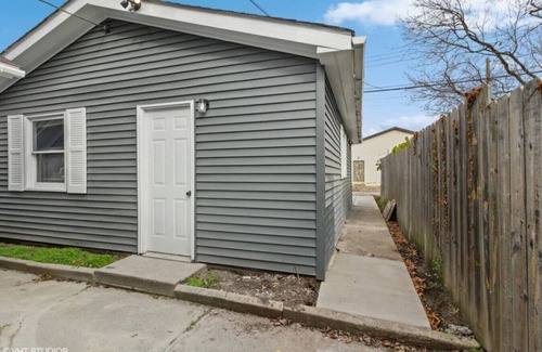 Ottawa Apartment | Charming & Modern 2BR in the Heart of Ottawa