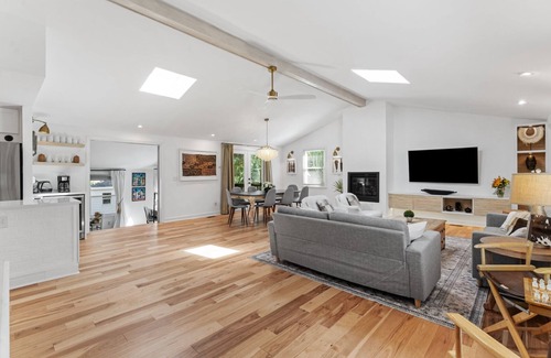 Isle of Palms House | Charming, Modern Beach Home Prime Location on Quiet Street 5 Min Walk to Beach!