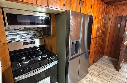 Roosevelt House | Charming New 3-bedroom house with AC in Fresno