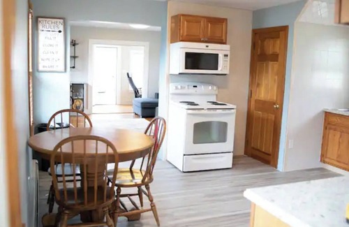 Woburn House | Charming New England Colonial !