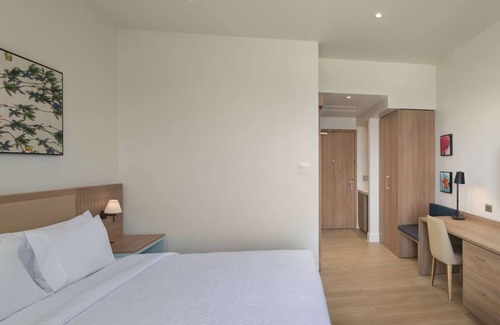 La Romana Hotel | Charming Oceanfront Stay – w/Balcony, Outside Pool & Free Parking