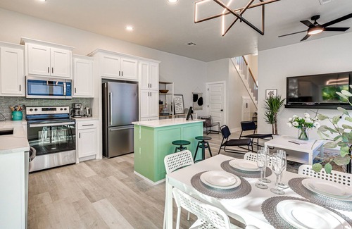 Central Oklahoma City House | Charming OKC Duplex 2bed 2.5bath Unit A