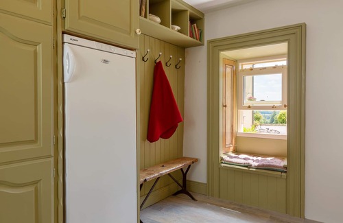 Macroom House | Charming Old Farmhouse, Beautifully Restored - ideal base to explore SW Ireland