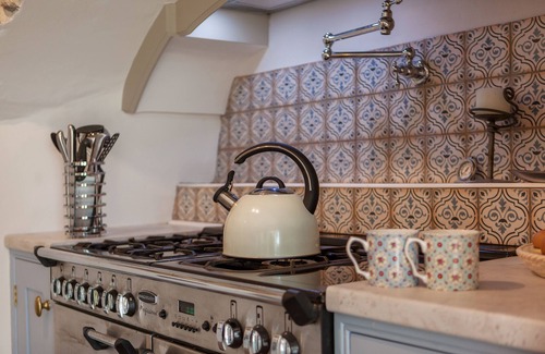 Macroom House | Charming Old Farmhouse, Beautifully Restored - ideal base to explore SW Ireland