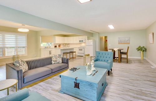 Benson Apartment | Charming Omaha Getaway - 3 Mi to Baxter Arena!