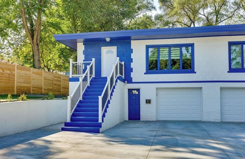 Benson Apartment | Charming Omaha Getaway - 3 Mi to Baxter Arena!