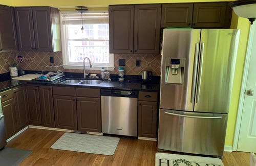 Cary House | Charming one bedroom in quiet community with amenities!