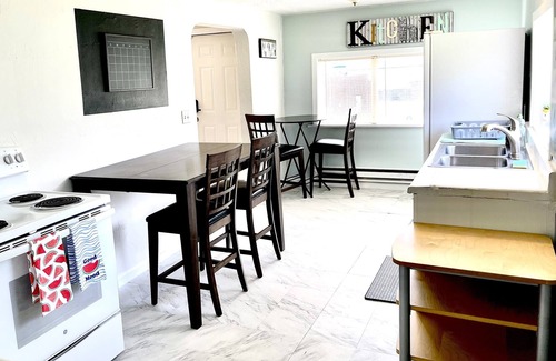 Tillicum House | Charming one bedroom near Amazon, JBLM, and American lake