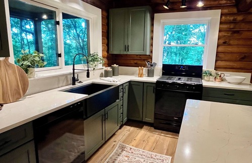 Bowling Green Cabin | Charming One-Of-A-Kind Log Cabin with Space for Everyone!