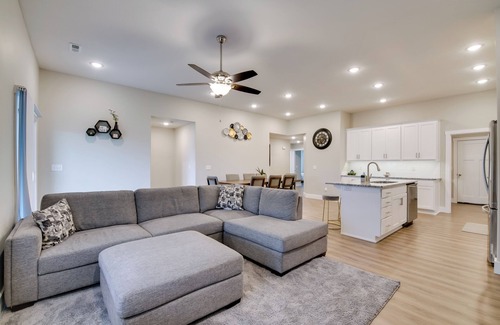 Ozark House | Charming Ozark Abode w/Yard & Pool Access