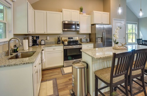 Pendleton House | Charming Pendleton Retreat ~ 5 Mi to Clemson!