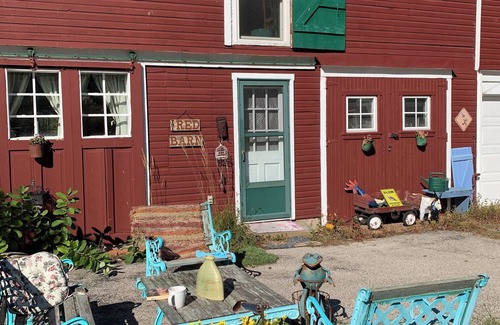 Stevensville House | Charming pet friendly renovated barn with backyard, in Stevensville