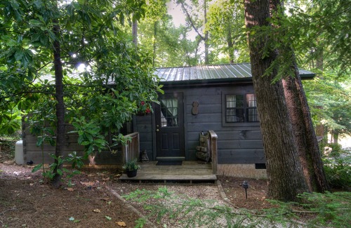 Lake Lure Cabin | Charming pet-friendly cabin with hot tub for two: Your perfect mountain retreat!