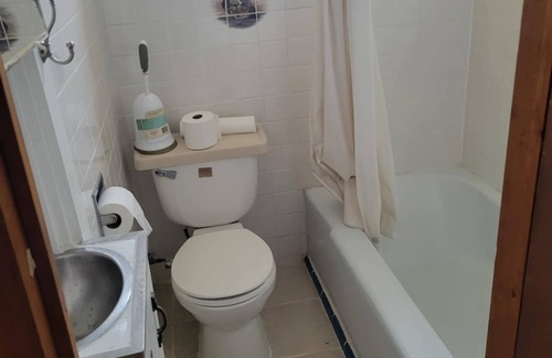 Fellowship Apartment | Charming Private Studio on Quiet Horse Farm – 12 Minutes from WEC Ocala, FL.