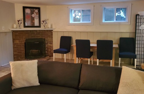 Cleveland Park Apartment | Charming, quiet, and 10 min walk to zoo, Metro, and restaurants