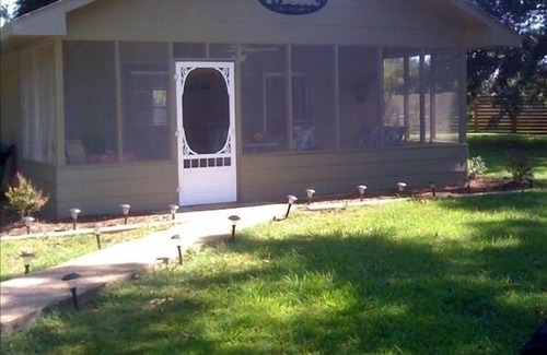 Horseshoe Lake Cabin | Charming, quiet cabin on Horseshoe Lake