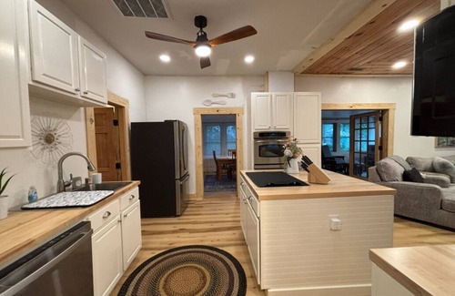 Cotter House | Charming, Remodeled Cottage in the Heart of Cotter, Walk to the White River