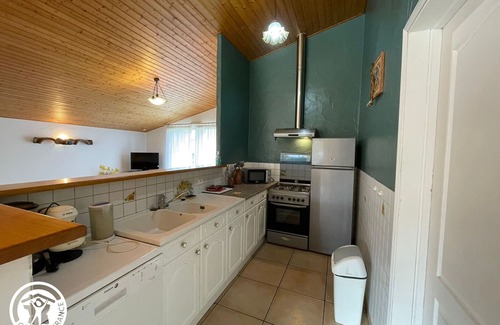 La Garnache Cottage | Charming Renovated Barn, Spacious Garden, and Ping-Pong Table in La Garnache