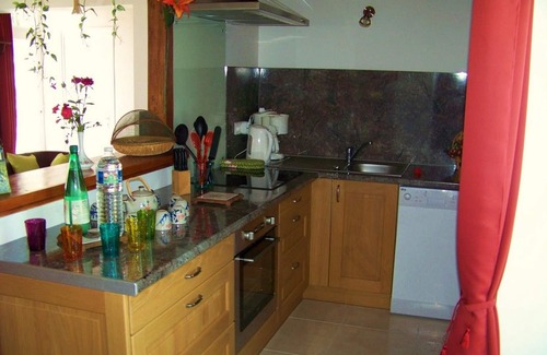 La Garnache Cottage | Charming Renovated Cottage with Terrace, Garden & WiFi - 3 Bedrooms, Sleeps 6
