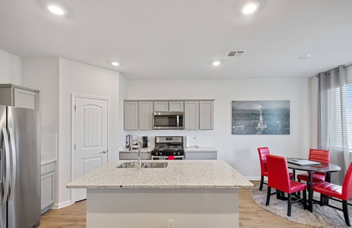 Slidell House | Charming Retreat 30 Minutes from Vibrant New Orleans - Ideal Short-Term Rental!