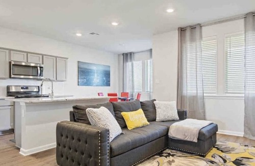 Slidell House | Charming Retreat 30 Minutes from Vibrant New Orleans - Ideal Short-Term Rental!