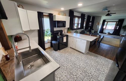 Le Mars House | Charming retro 3-bedroom retreat in Le Mars w/Game Room